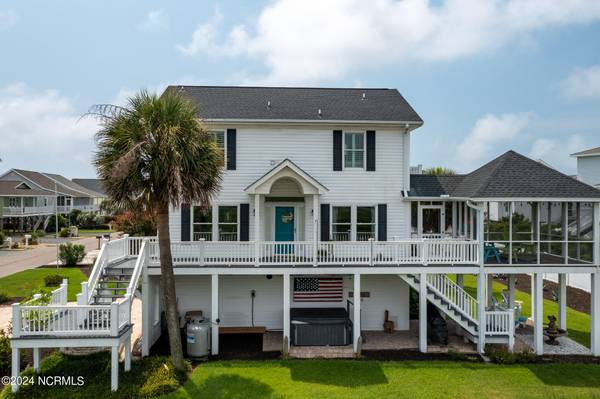 Holden Beach, NC 28462,121 Sunshine LN