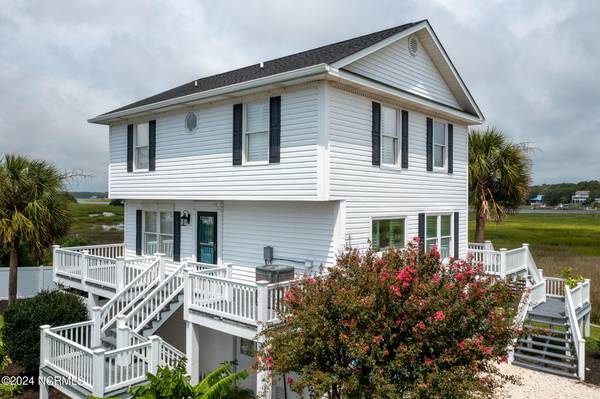 Holden Beach, NC 28462,121 Sunshine LN