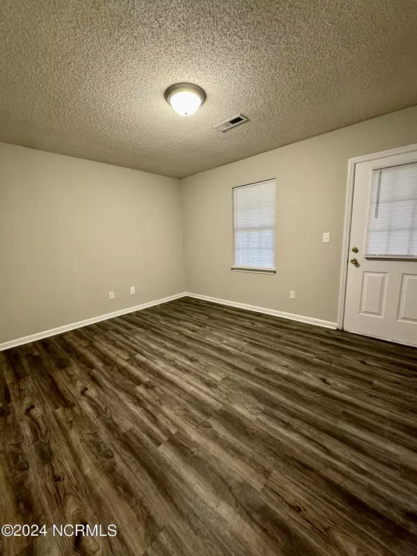 Greenville, NC 27834,1397 Westpointe DR #6