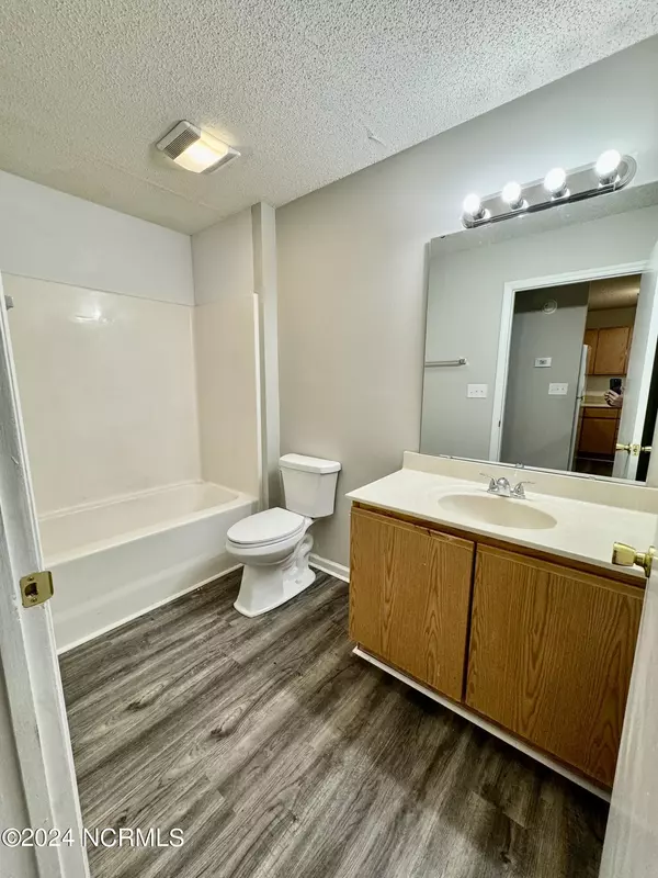 Greenville, NC 27834,1397 Westpointe DR #6