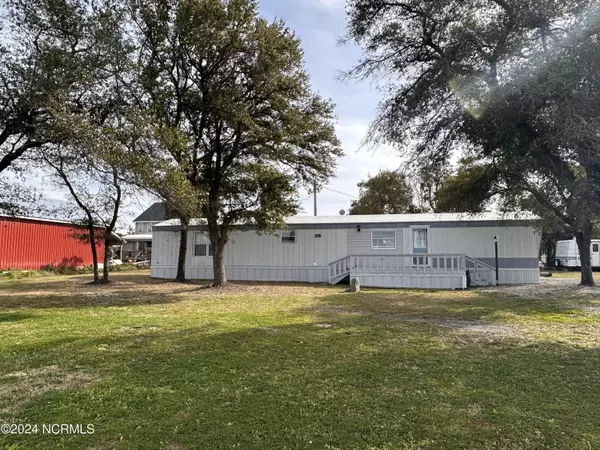 Harkers Island, NC 28531,408 Bayview DR