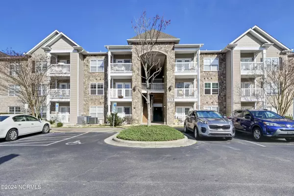 645 Condo Club DR #Unit 201, Wilmington, NC 28412