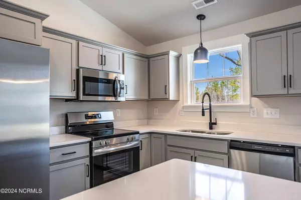 Southern Pines, NC 28387,585 Mcneill RD