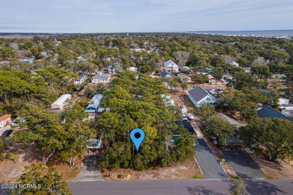 122 NE 71st ST, Oak Island, NC 28465