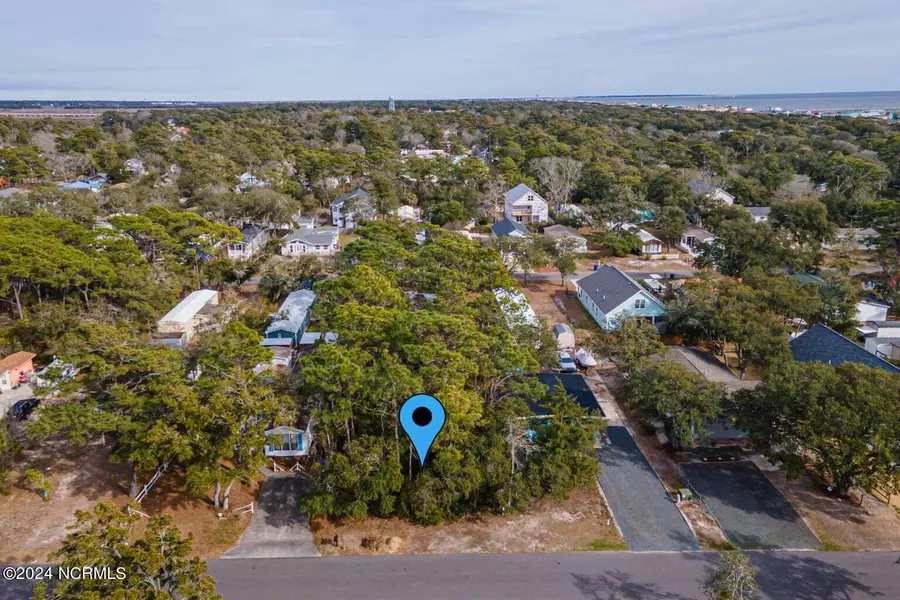 122 NE 71st ST, Oak Island, NC 28465