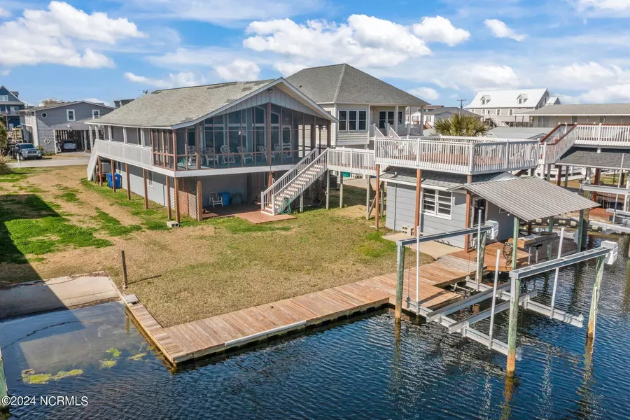 6020 6th ST, Surf City, NC 28445