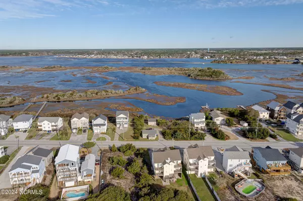 Surf City, NC 28445,705 S Topsail DR