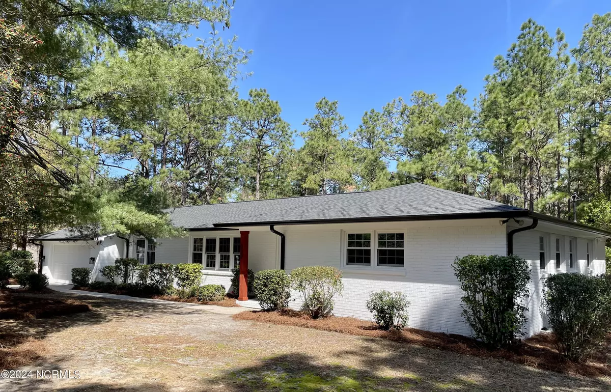 Southern Pines, NC 28387,330 Lupin PL