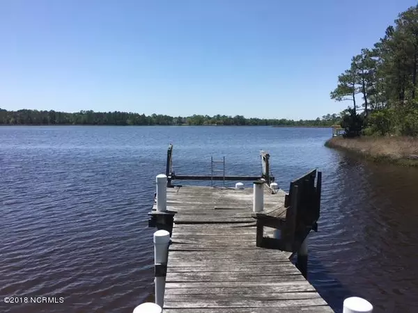 335 Ace LN, Swansboro, NC 28584