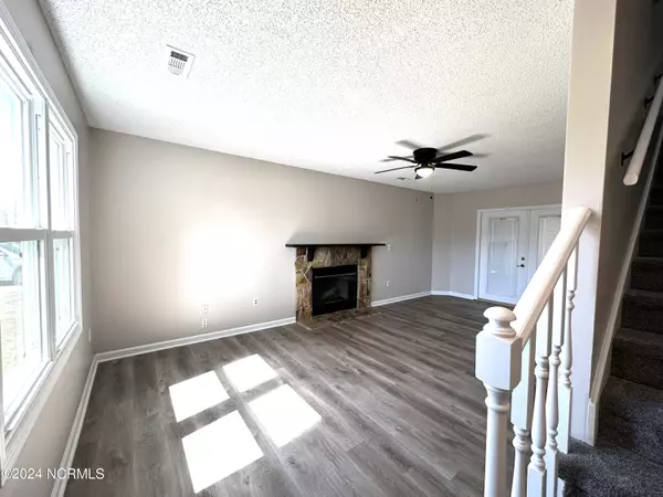 111 Avon DR Hubert, NC 28539