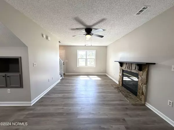 111 Avon DR Hubert, NC 28539