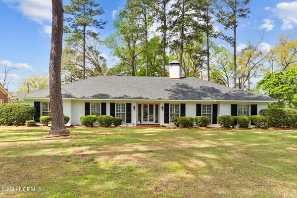 1304 Greenbriar RD, Kinston, NC 28501