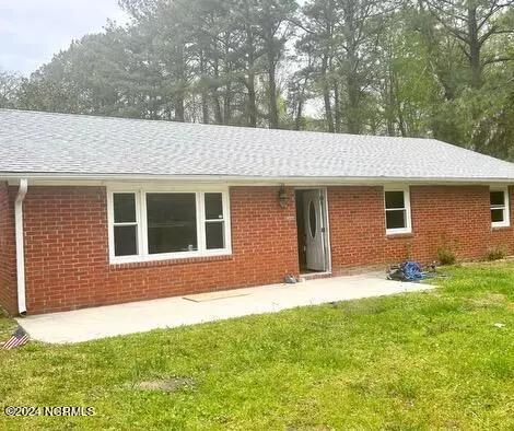 125 Elizabeth DR E, Hubert, NC 28539