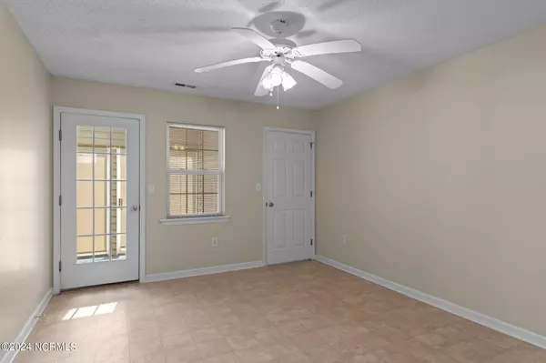 Beaufort, NC 28516,402 Courtyard E