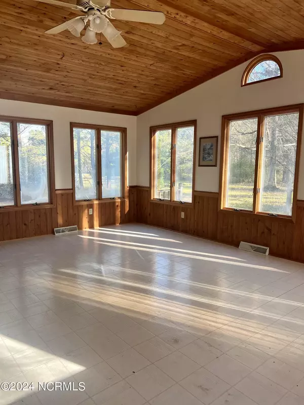 Creswell, NC 27928,13650 Nc Highway 94