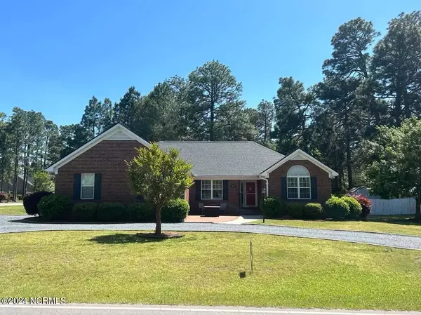 1875 Longleaf DR E, Pinehurst, NC 28374