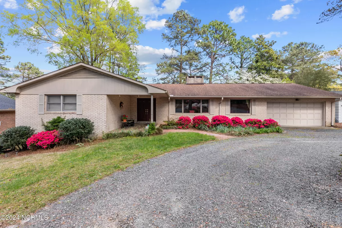 Whispering Pines, NC 28327,140 Pine Ridge DR