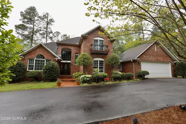 1320 E Hedgelawn WAY, Southern Pines, NC 28387