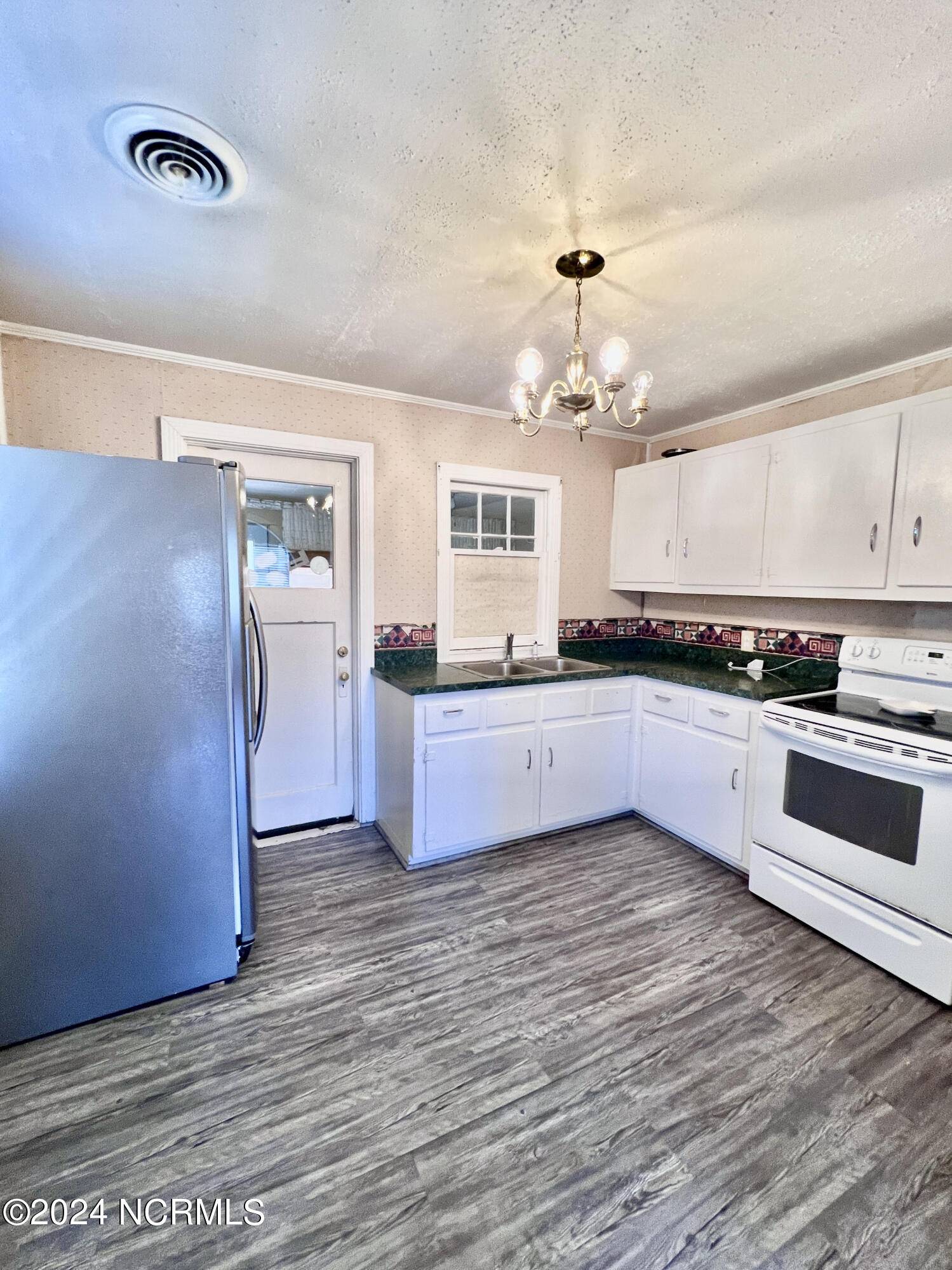 Stantonsburg, NC 27883,208 S Travis ST
