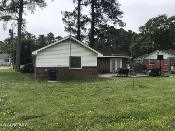 Wallace, NC 28466,610 W Stevens Street