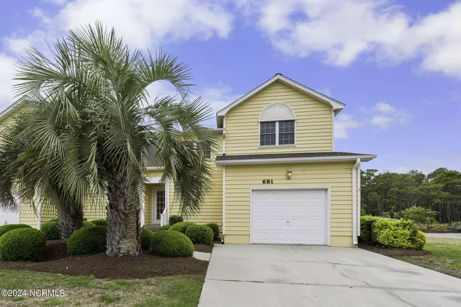 681 Settlers LN, Kure Beach, NC 28449