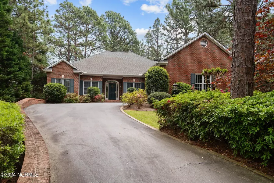 34 Talamore DR, Southern Pines, NC 28387