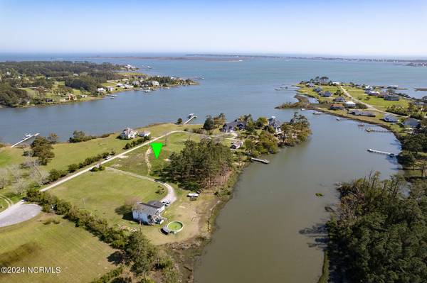 256 Landing RD, Beaufort, NC 28516