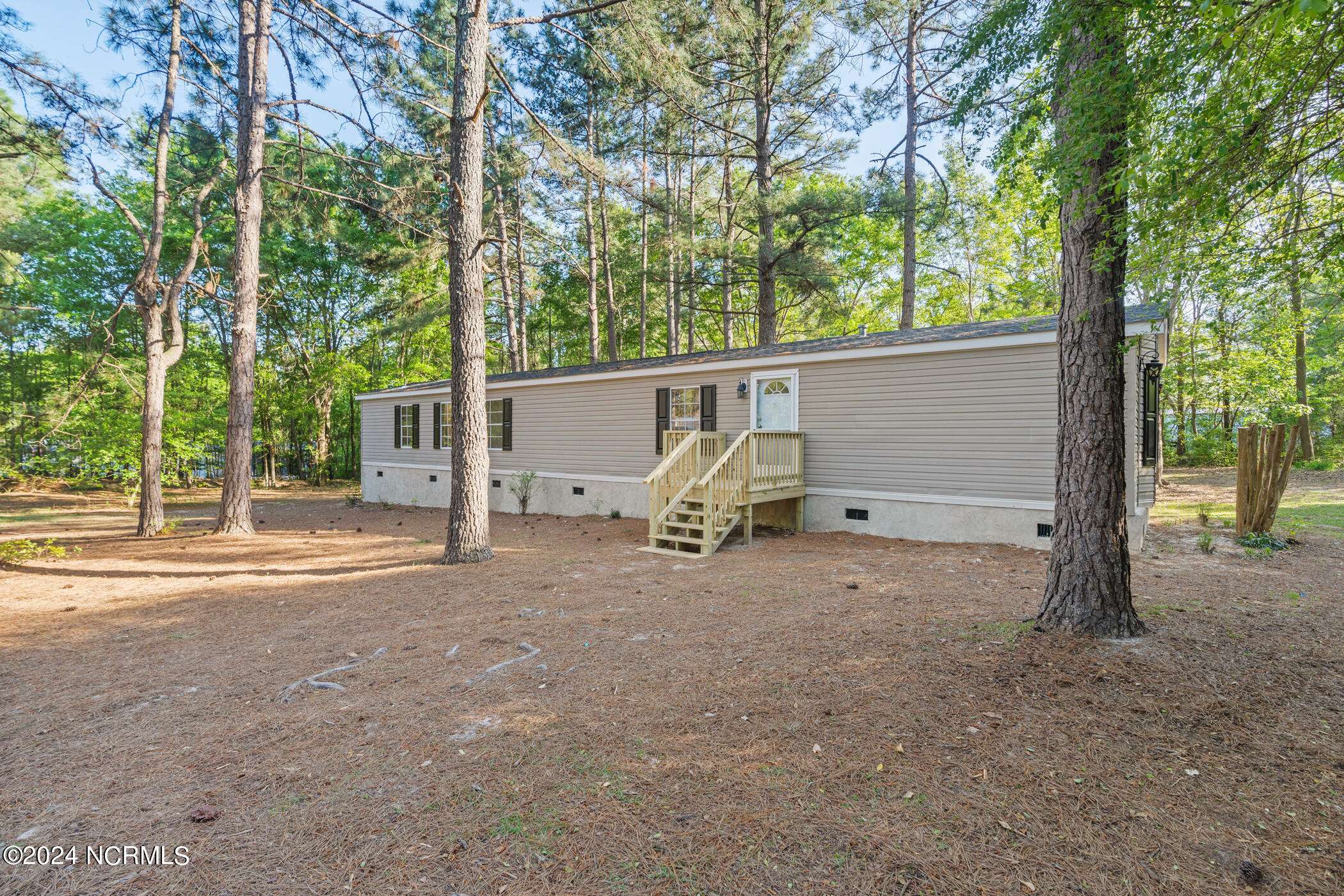 Hoffman, NC 28347,111 Meadow LN