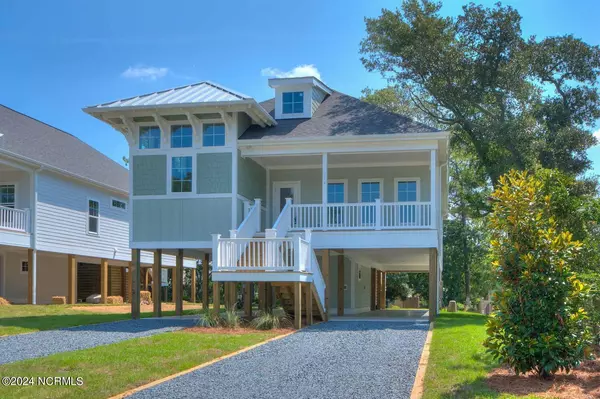 114 NE 32nd ST, Oak Island, NC 28465