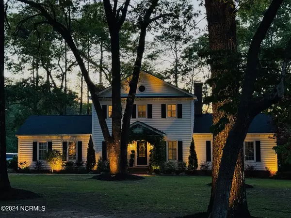 301 E Arrowhead DR, Clinton, NC 28328