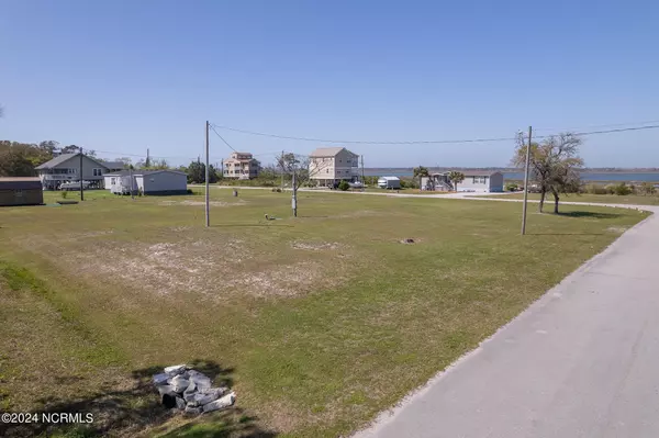 Harkers Island, NC 28531,130 East DR