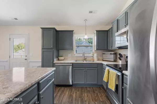 Jacksonville, NC 28540,305 James Hedrick CT