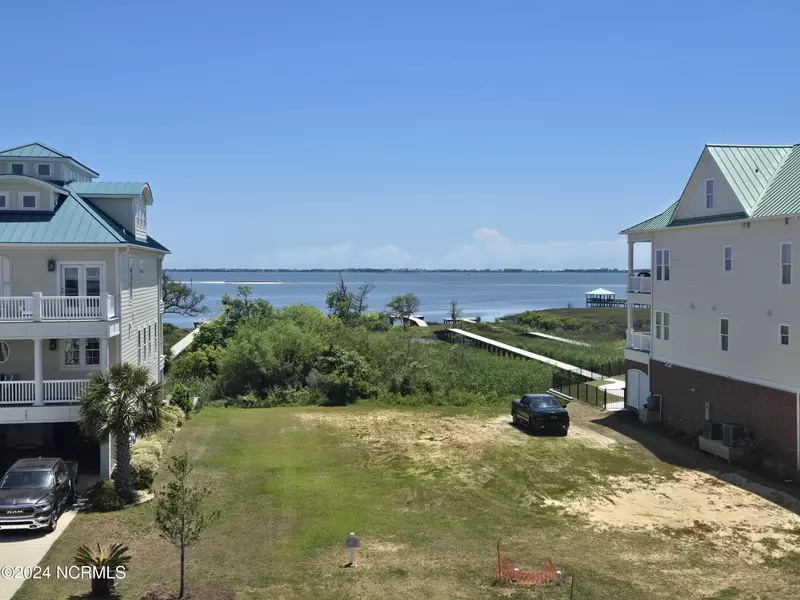 745 Cannonsgate DR, Newport, NC 28570