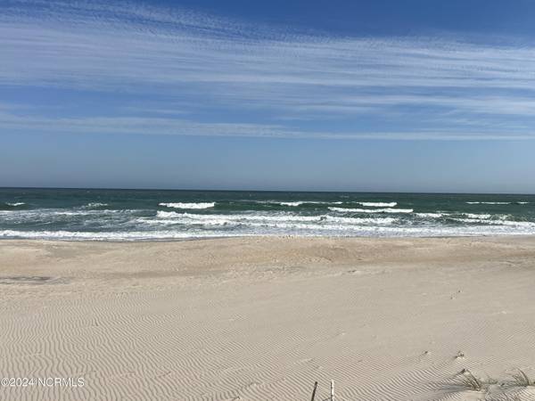 North Topsail Beach, NC 28460,8304 5th AVE