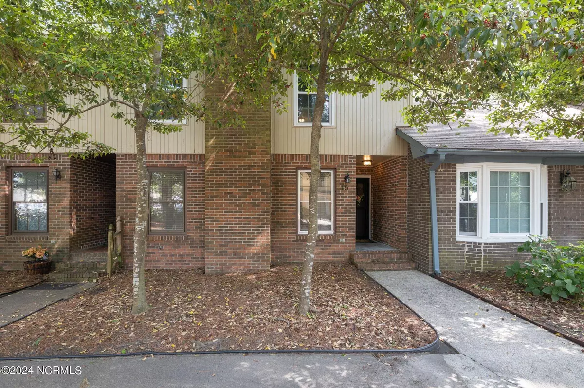 Greenville, NC 27858,126 Oakmont DR #Apt 15