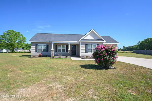 6891 Lacey LN, Lucama, NC 27851