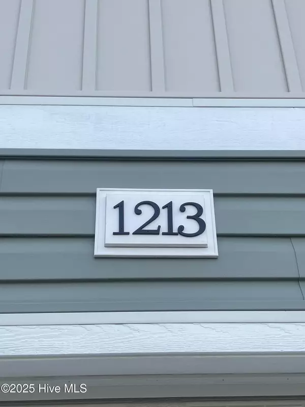 New Bern, NC 28560,1213 Pelican DR