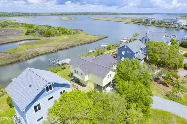 North Topsail Beach, NC 28460,141 Old Village LN