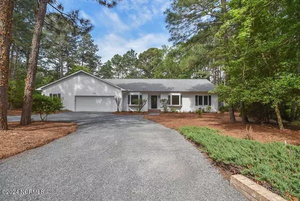 3 Birdie PL, Whispering Pines, NC 28327