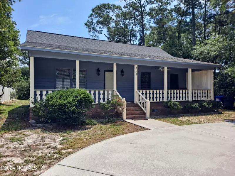 102 SW 24th ST, Oak Island, NC 28465