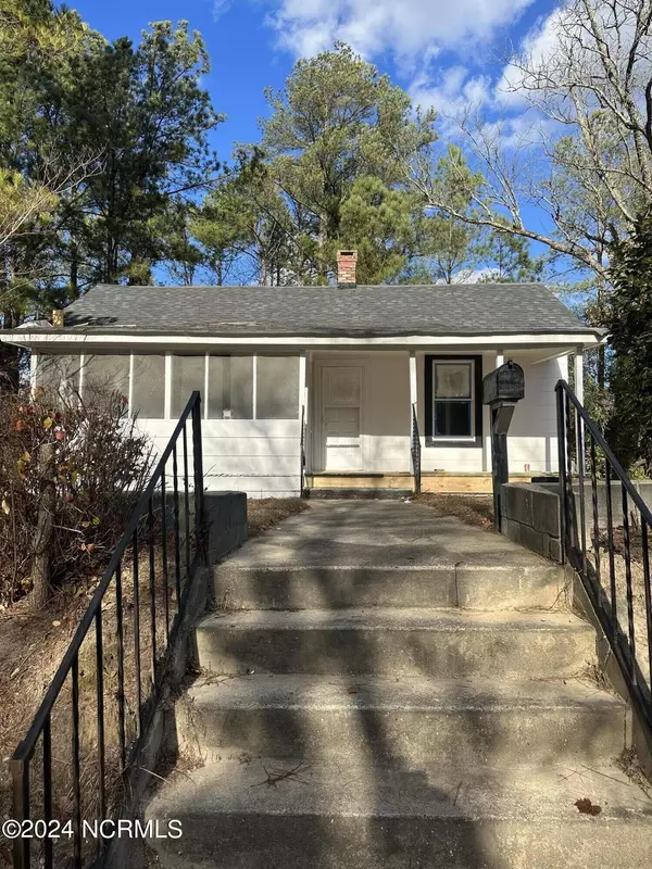 616 Arnold AVE, Aberdeen, NC 28315