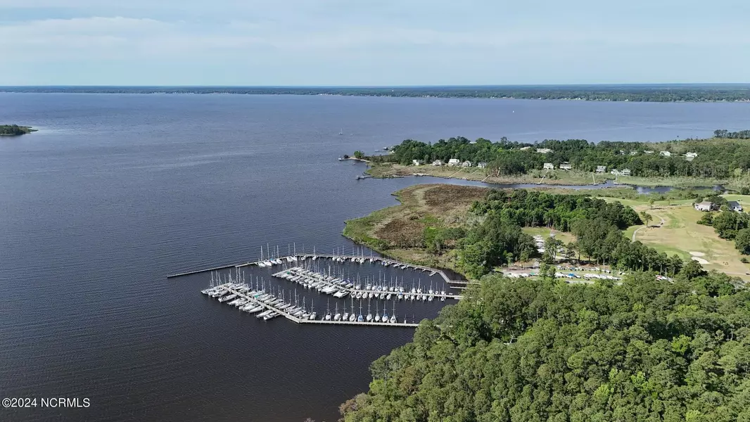 1109 Harbour Pointe DR, New Bern, NC 28560