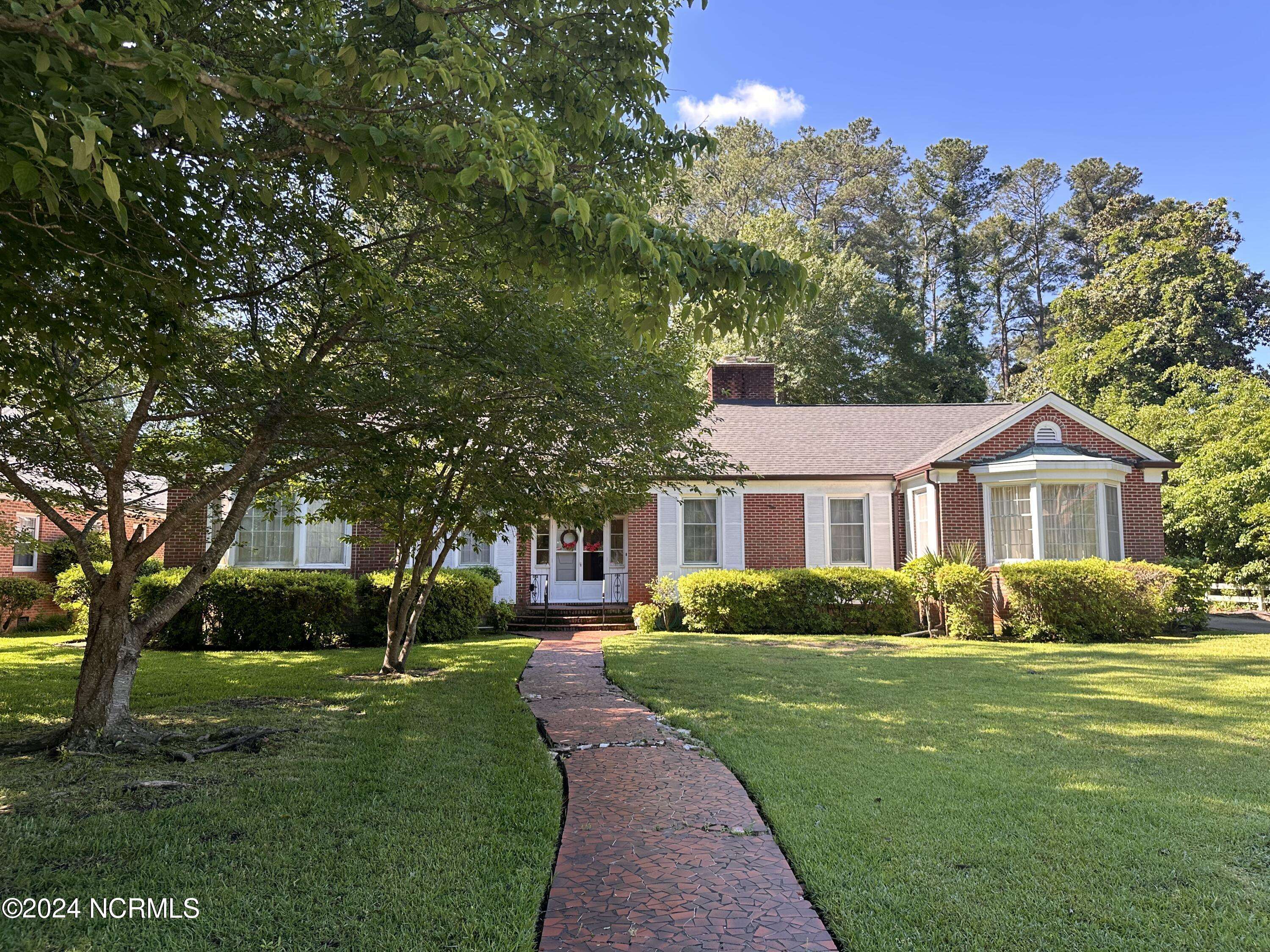 207 W 26th ST, Lumberton, NC 28358
