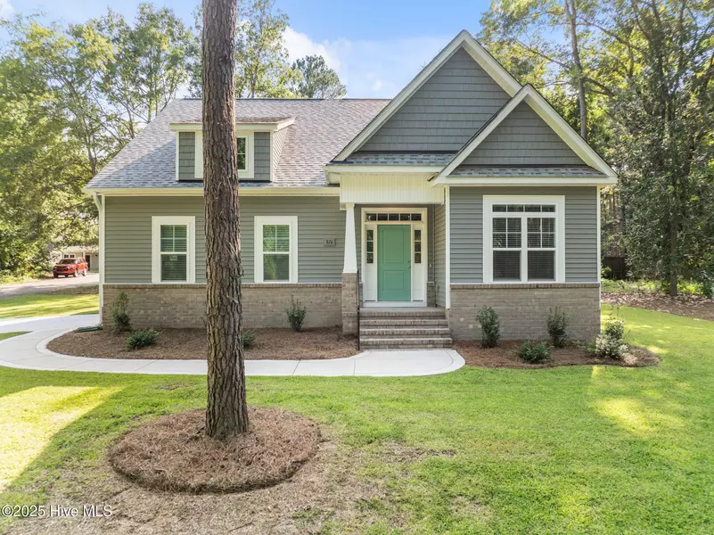 816 Red Hawk PL, Vass, NC 28394