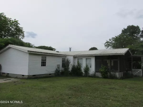 Pikeville, NC 27863,122 Falcon DR