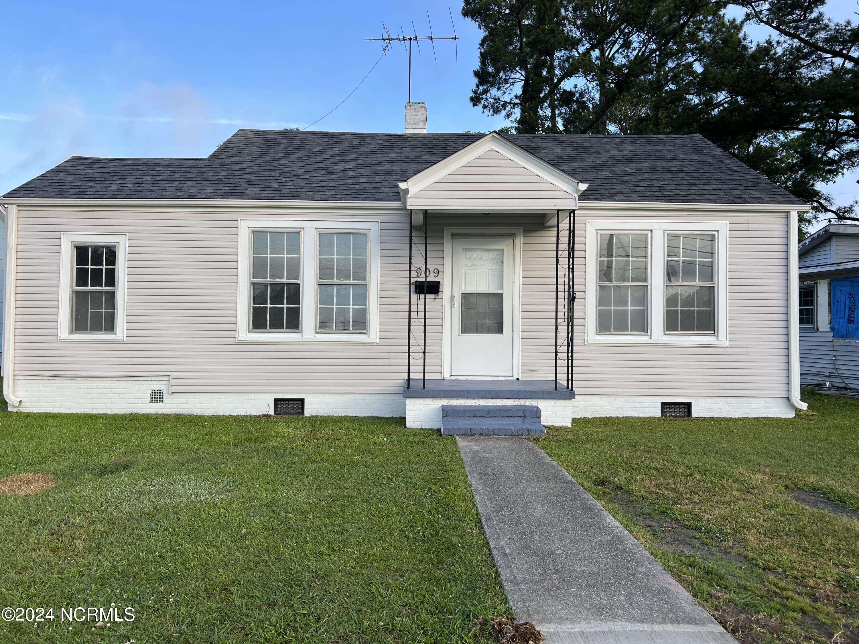 909 Cabarrus ST,  Edenton,  NC 27932