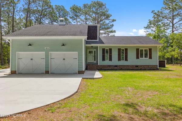 414 Masters DR, Southport, NC 28461