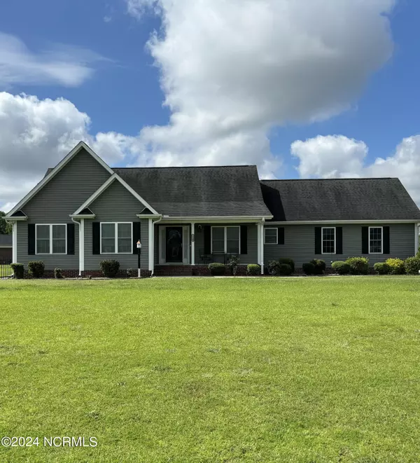 154 Deer Grass LN, Clinton, NC 28328