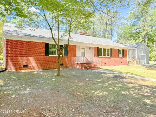 103 E Woodlawn DR, Williamston, NC 27892