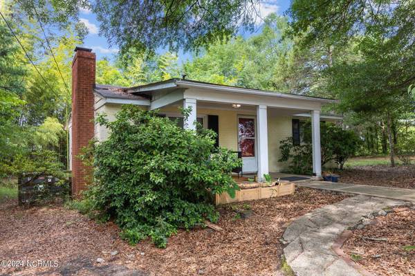 490 W New Hampshire AVE, Southern Pines, NC 28387